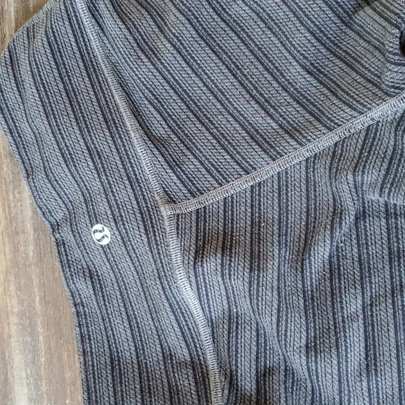 Lululemon Women Wunder Under Crop II leggings sz 2 - Picture 9 of 11